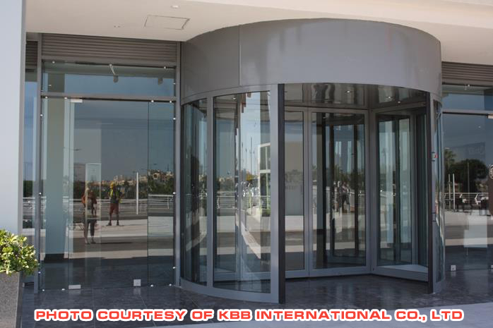 cua-xoay-kbb-Malta Airport-ka022.jpg